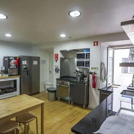 Stay Inn Lisbon Hostel אכסניה *